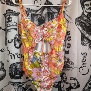 SANCTUARY fresh cuts keyhole one-piece floral medium sweetheart neckline 70s